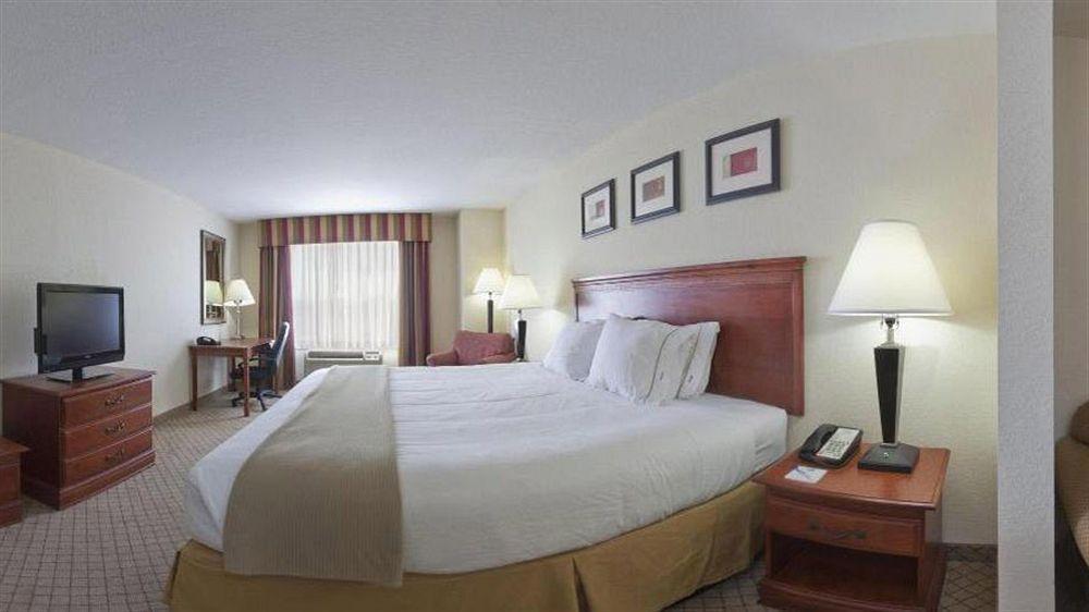 Holiday Inn Express Hotel & Suites Tampa-Fairgrounds-Casino By Ihg Mango Екстериор снимка
