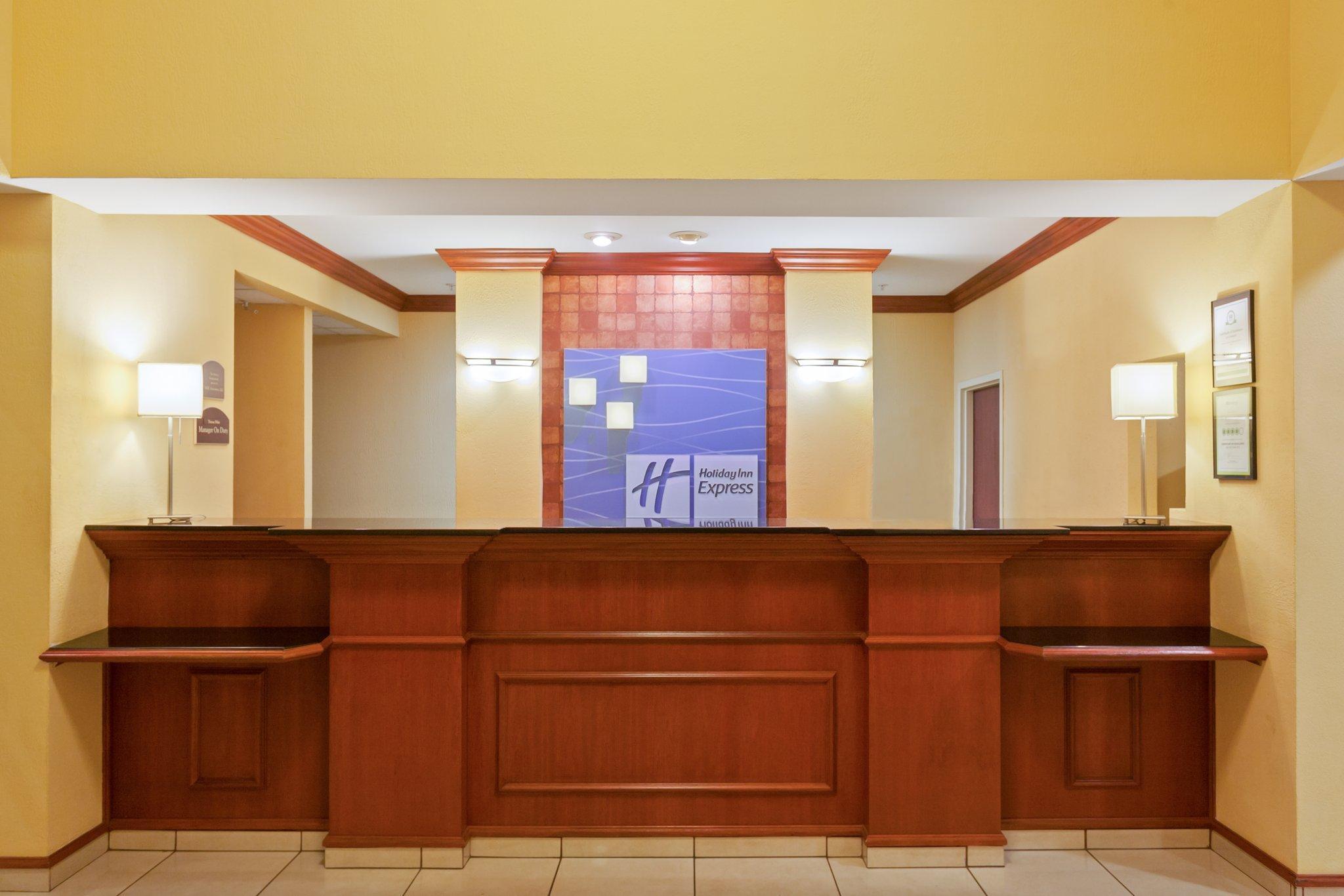 Holiday Inn Express Hotel & Suites Tampa-Fairgrounds-Casino By Ihg Mango Екстериор снимка