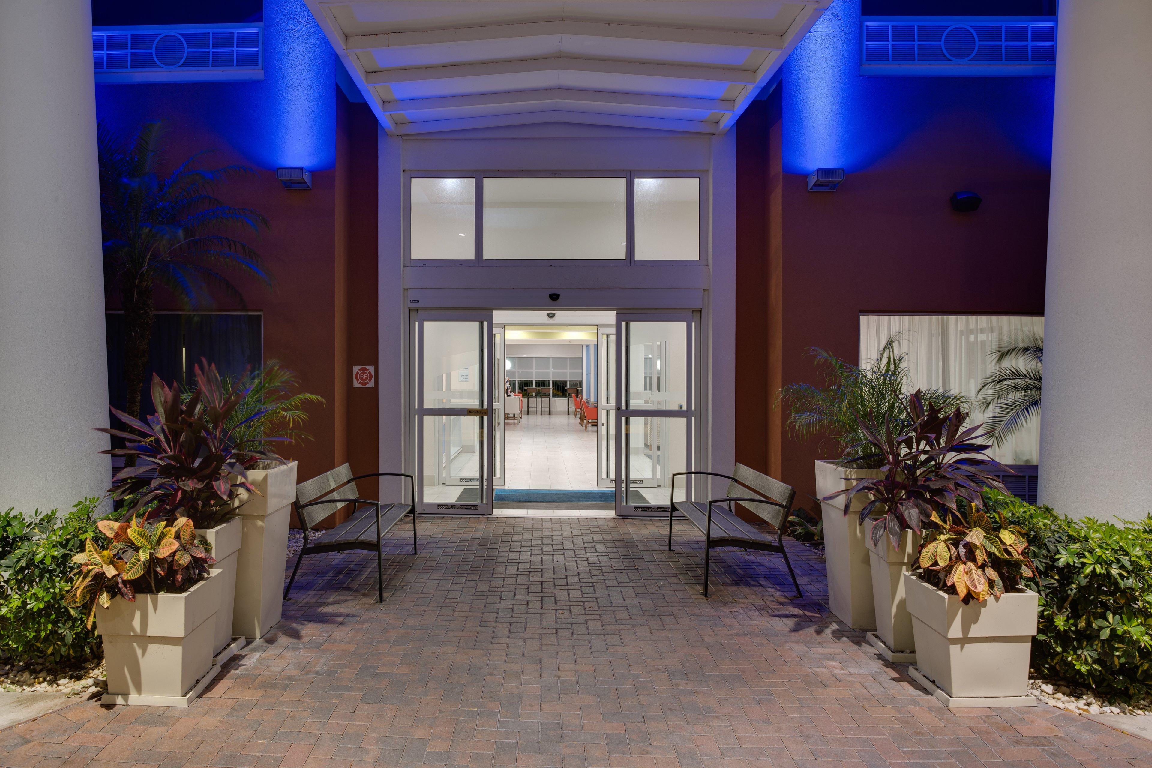 Holiday Inn Express Hotel & Suites Tampa-Fairgrounds-Casino By Ihg Mango Екстериор снимка