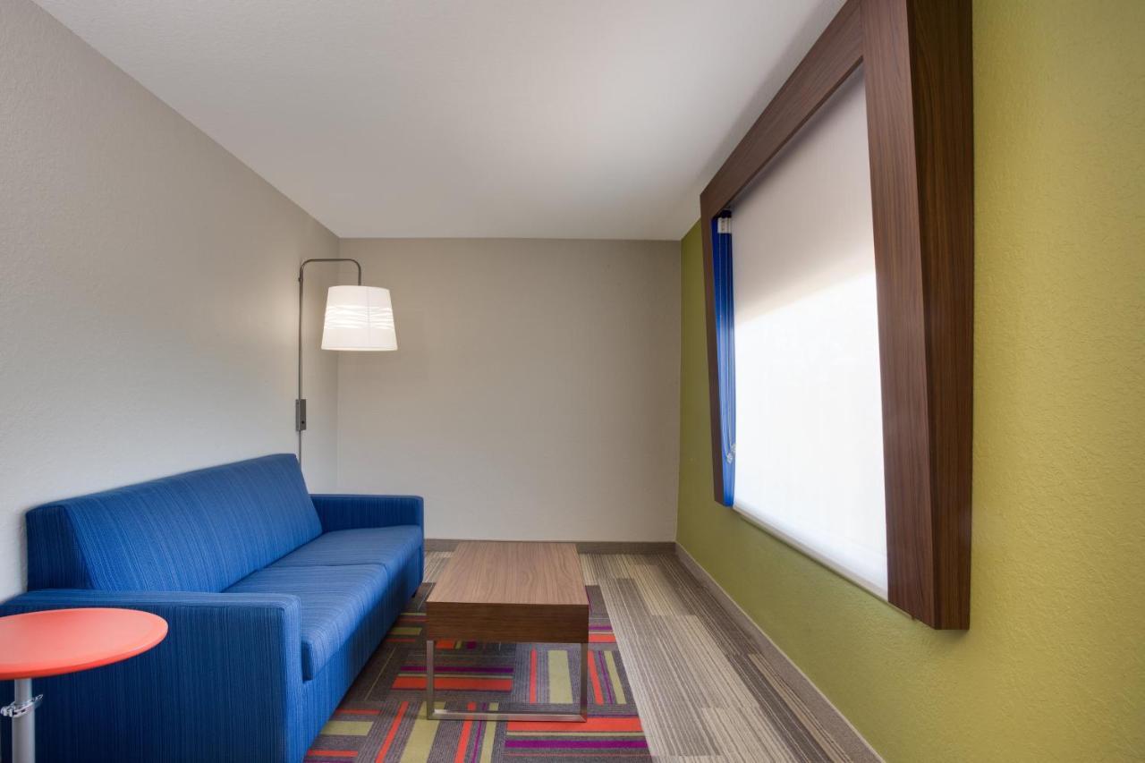 Holiday Inn Express Hotel & Suites Tampa-Fairgrounds-Casino By Ihg Mango Екстериор снимка