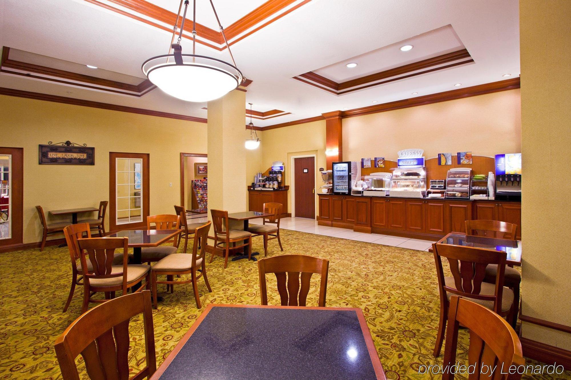 Holiday Inn Express Hotel & Suites Tampa-Fairgrounds-Casino By Ihg Mango Ресторант снимка