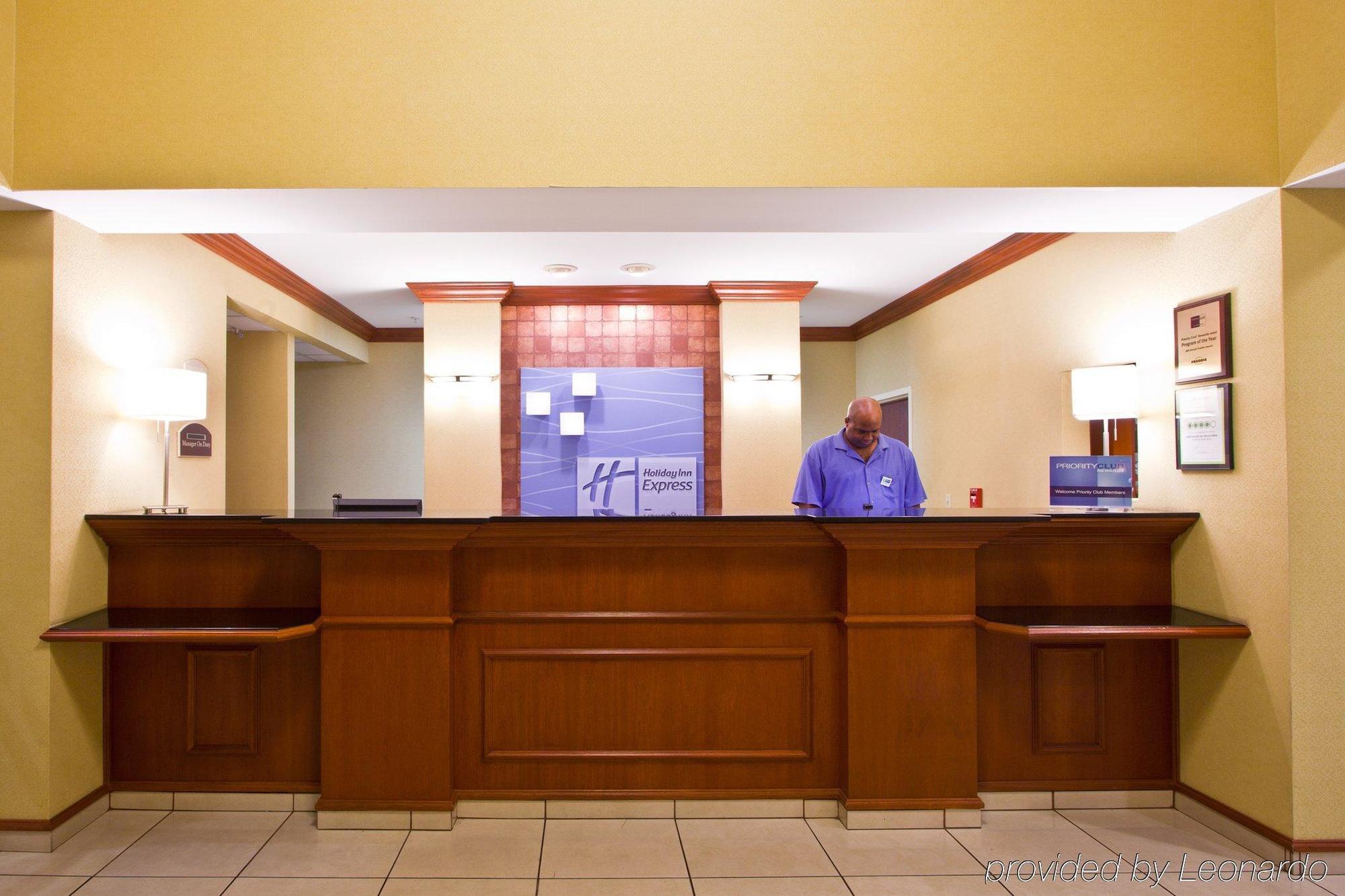 Holiday Inn Express Hotel & Suites Tampa-Fairgrounds-Casino By Ihg Mango Интериор снимка