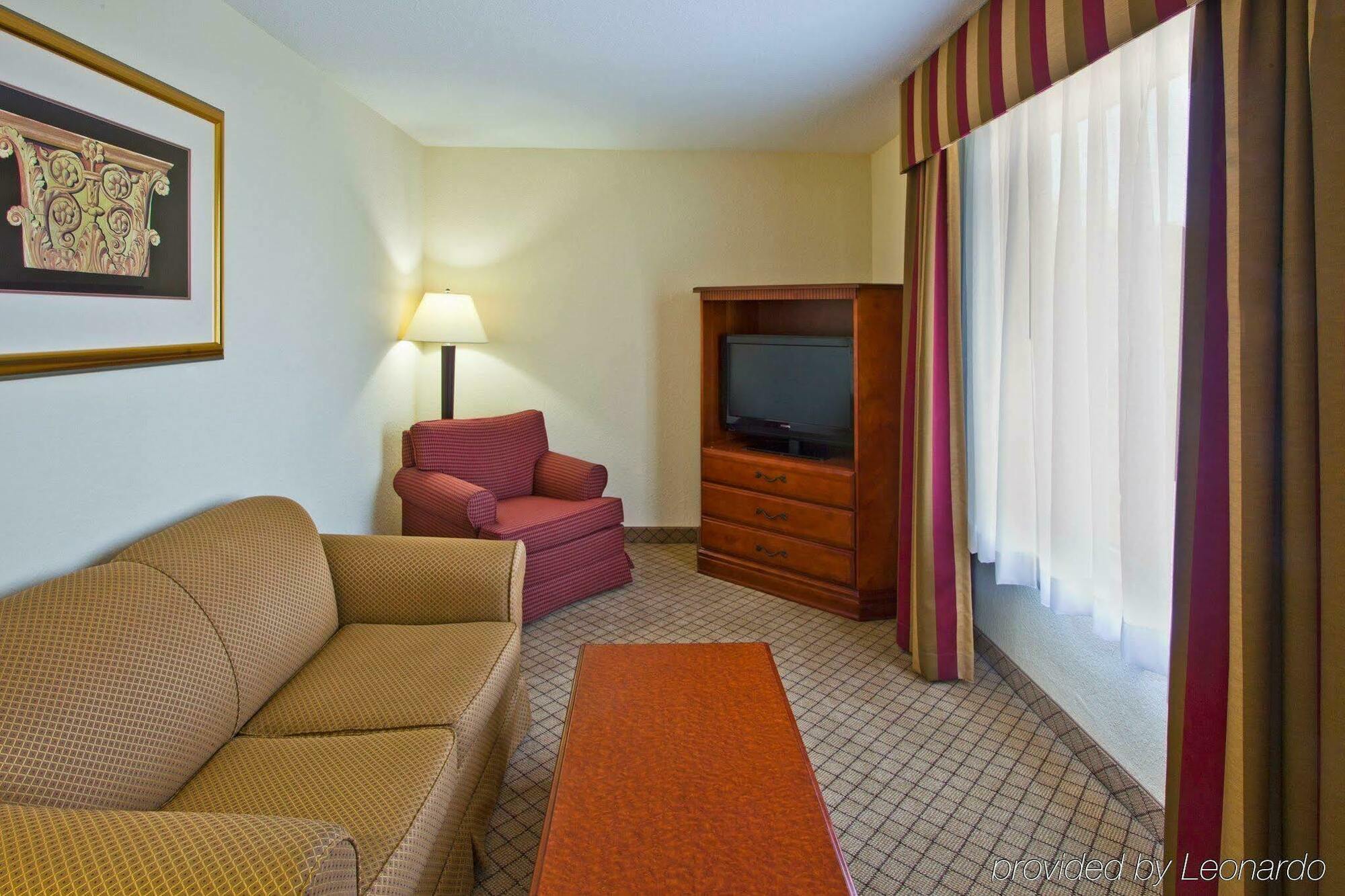 Holiday Inn Express Hotel & Suites Tampa-Fairgrounds-Casino By Ihg Mango Стая снимка