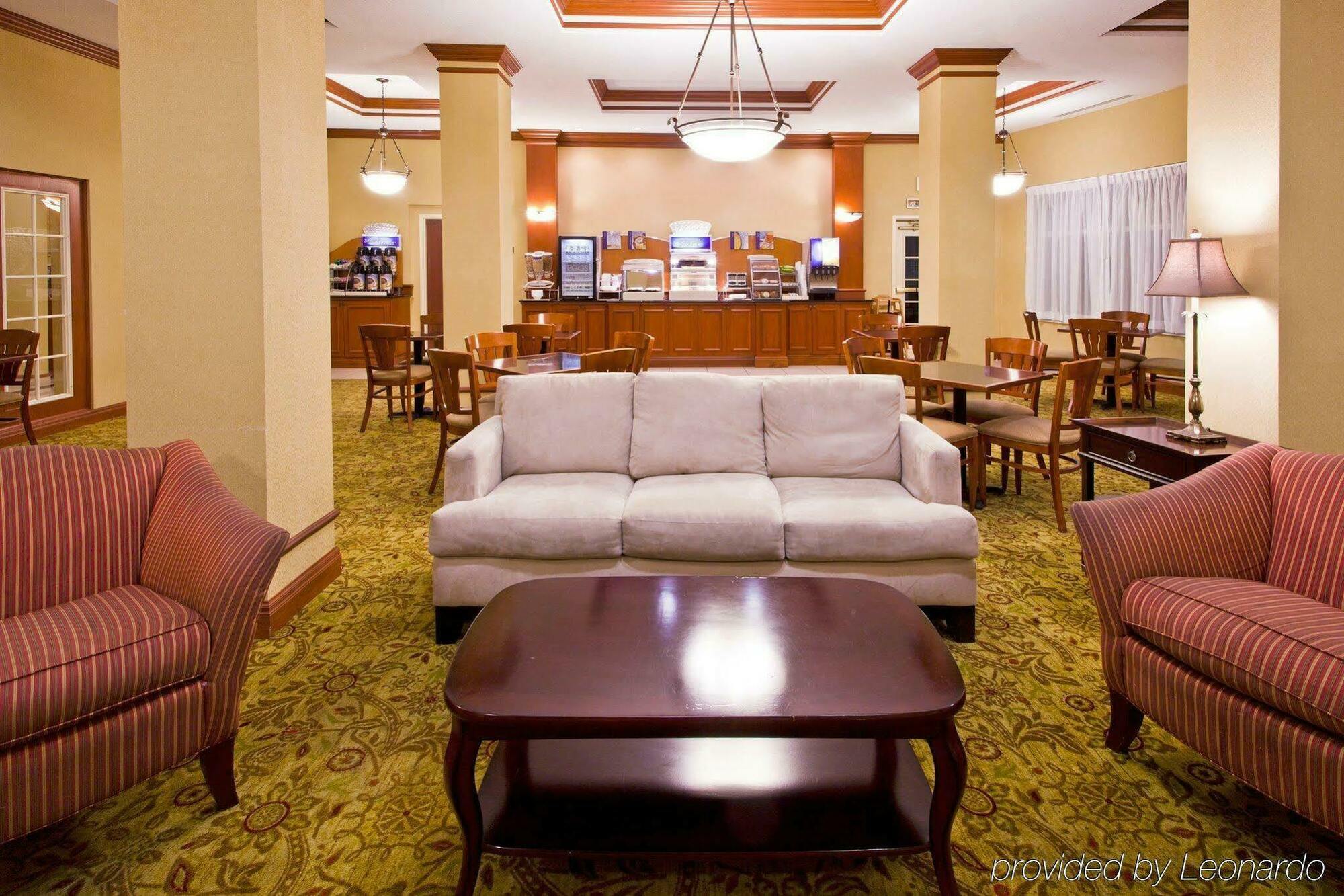 Holiday Inn Express Hotel & Suites Tampa-Fairgrounds-Casino By Ihg Mango Ресторант снимка